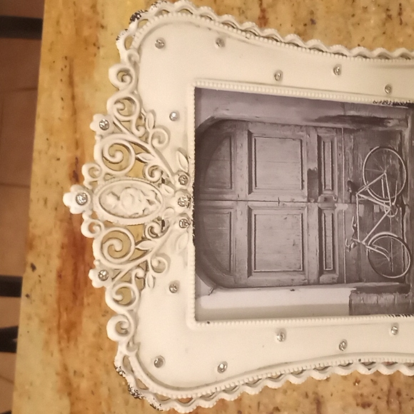 Buttercream Photo Frame - Picture 4 of 4